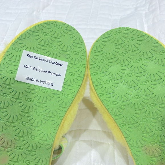 Ugg Fluff Yeah Pineapple Stuffie Slides (Girl) 🍍 - Picture 6 of 6